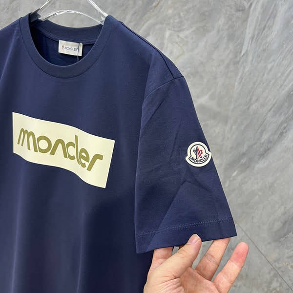 モンクレール エンボスロゴ コットン Tシャツ コピー 半袖 3色 8c0005